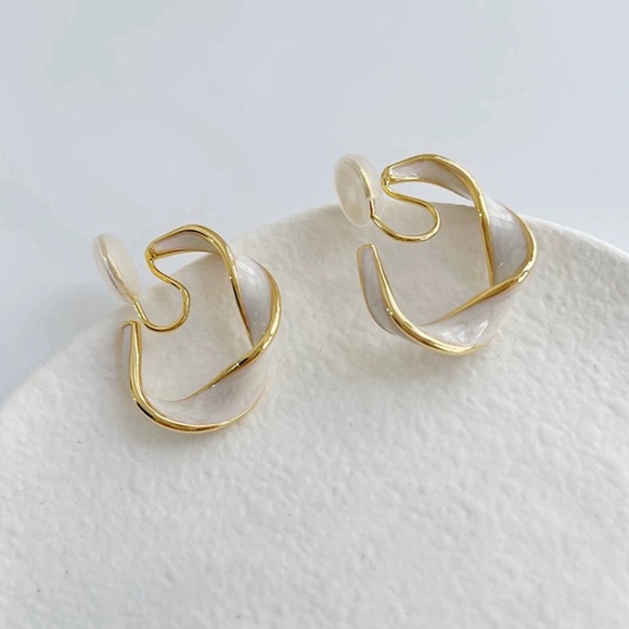 Jewelry - NEW Enamel Twist Hoop Clip On Earrings Gold/White